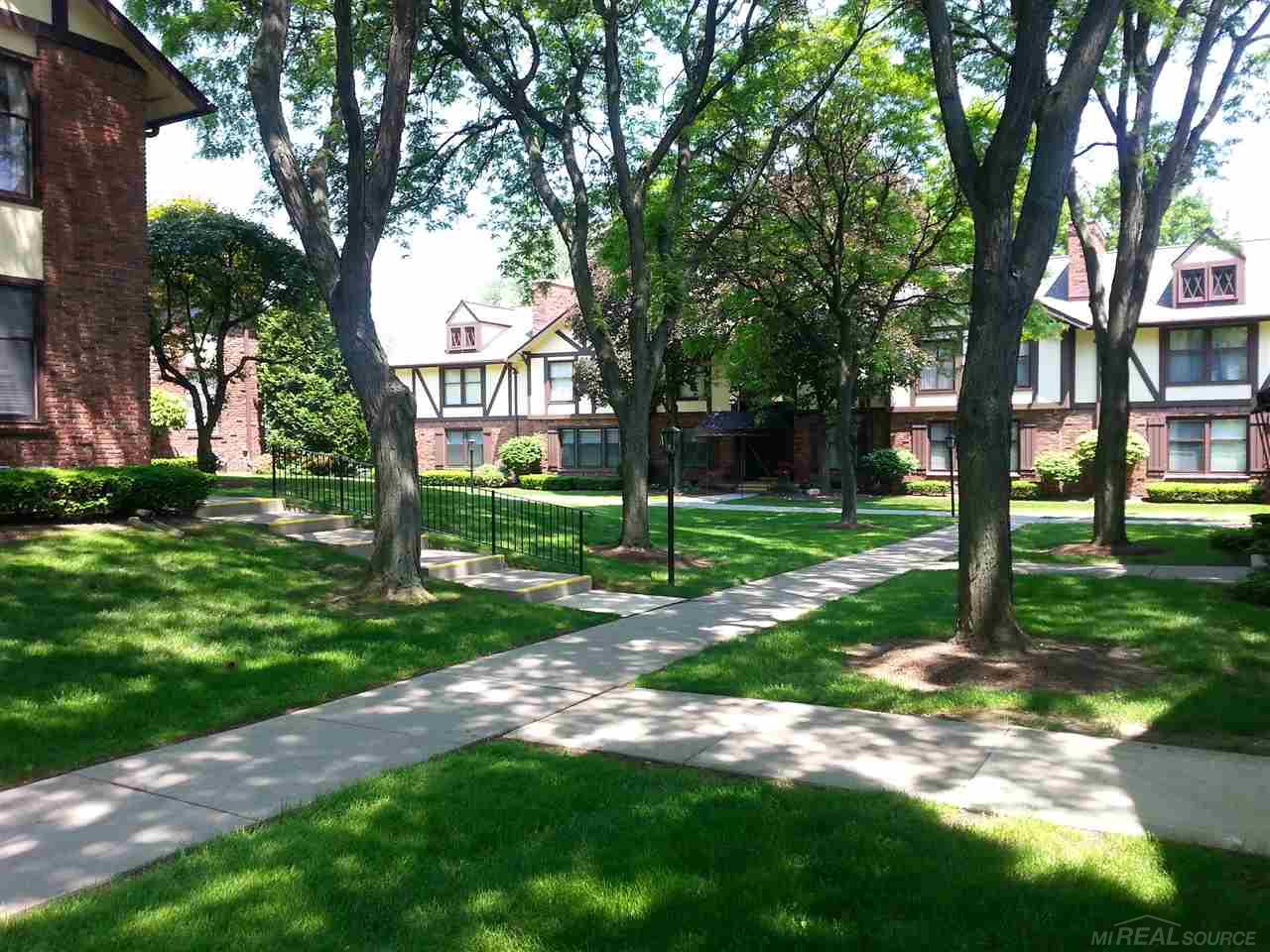 1750 Vernier Road, Unit 16 Grosse Pointe, MI 48236 - Photo 17 of 21 31232892-16.JPG