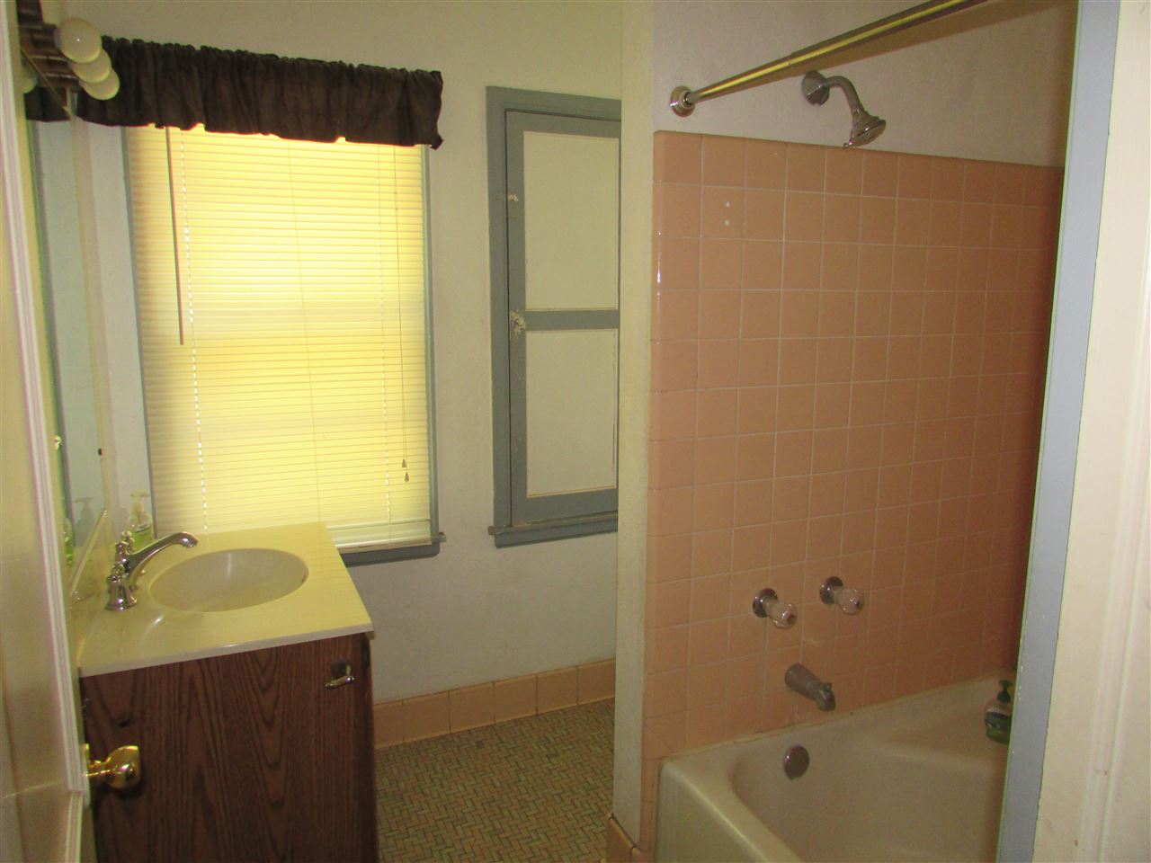 6280 Park Ridge Road Loves Park, IL 61111 - Photo 14 of 25 a bathroom with a shower and a sink