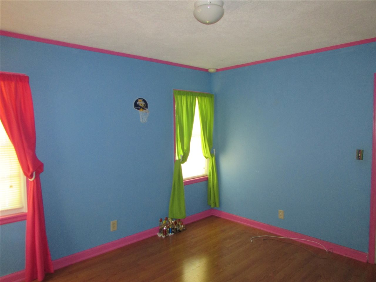 6280 Park Ridge Road Loves Park, IL 61111 - Photo 15 of 25 a view of an empty room and window