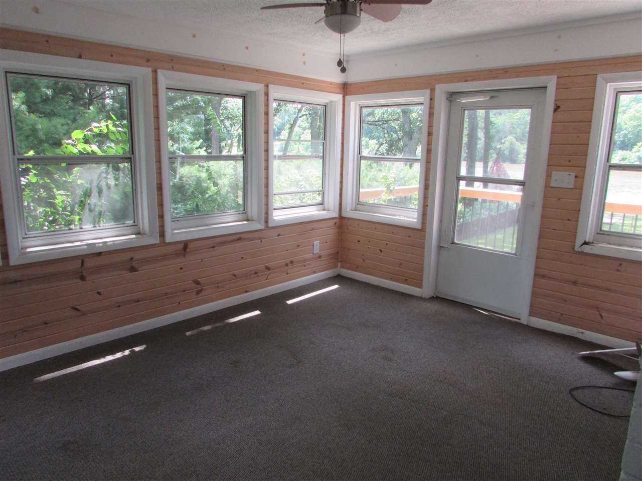 6280 Park Ridge Road Loves Park, IL 61111 - Photo 23 of 25 a view of an empty room with a window
