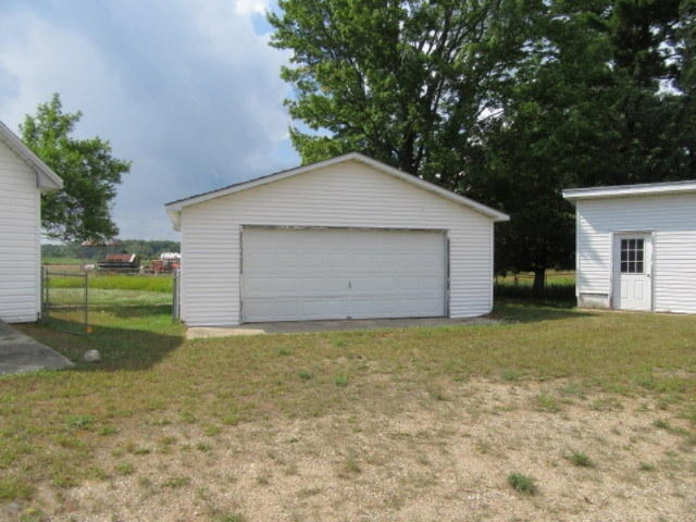 18738 Fillmore Road Stanwood, MI 49346 - Photo 26 of 27 Garage #1