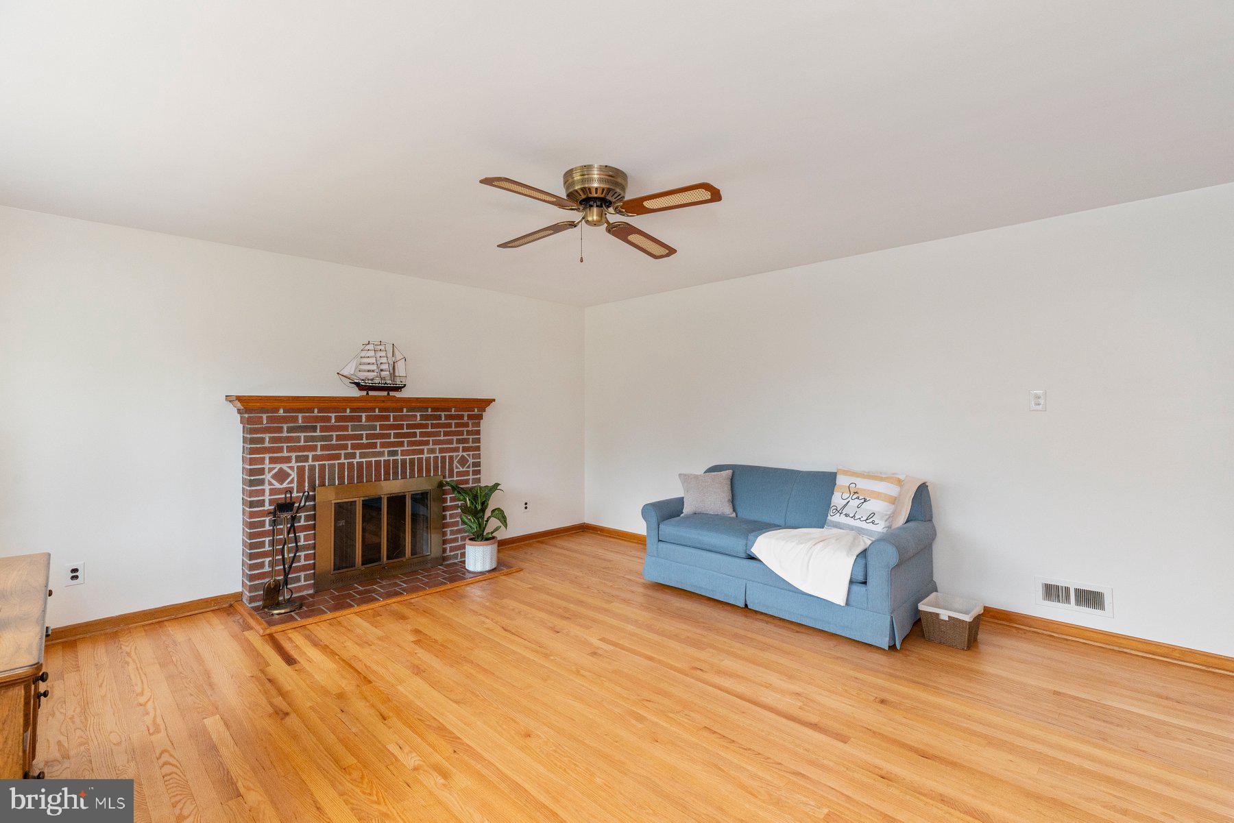 105 Juniper Circle Linthicum Heights, MD 21090 - Photo 4 of 25