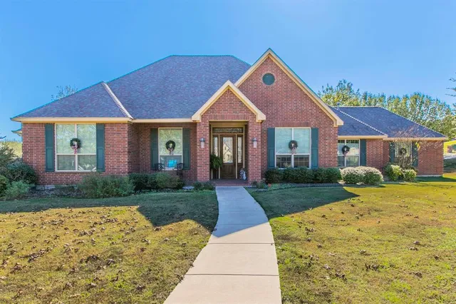 $575,000 | 206 Hidden Meadow Circle, Midlothian, TX 76065
