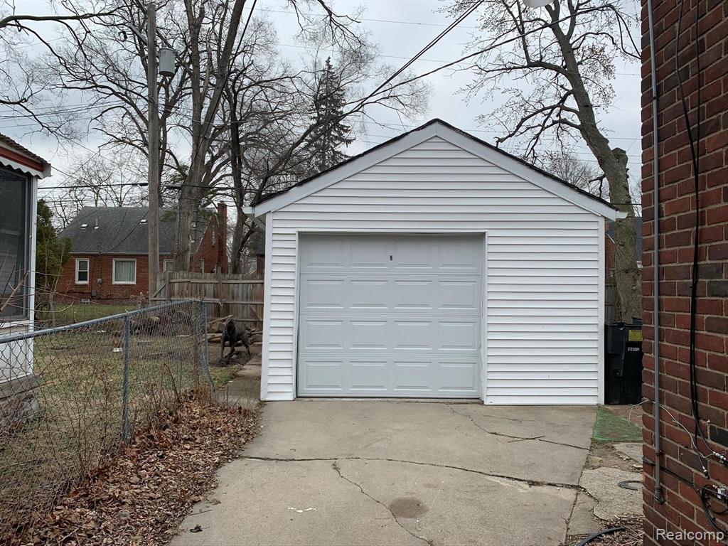 17560 Sunderland Road Detroit, MI 48219 - Photo 3 of 40