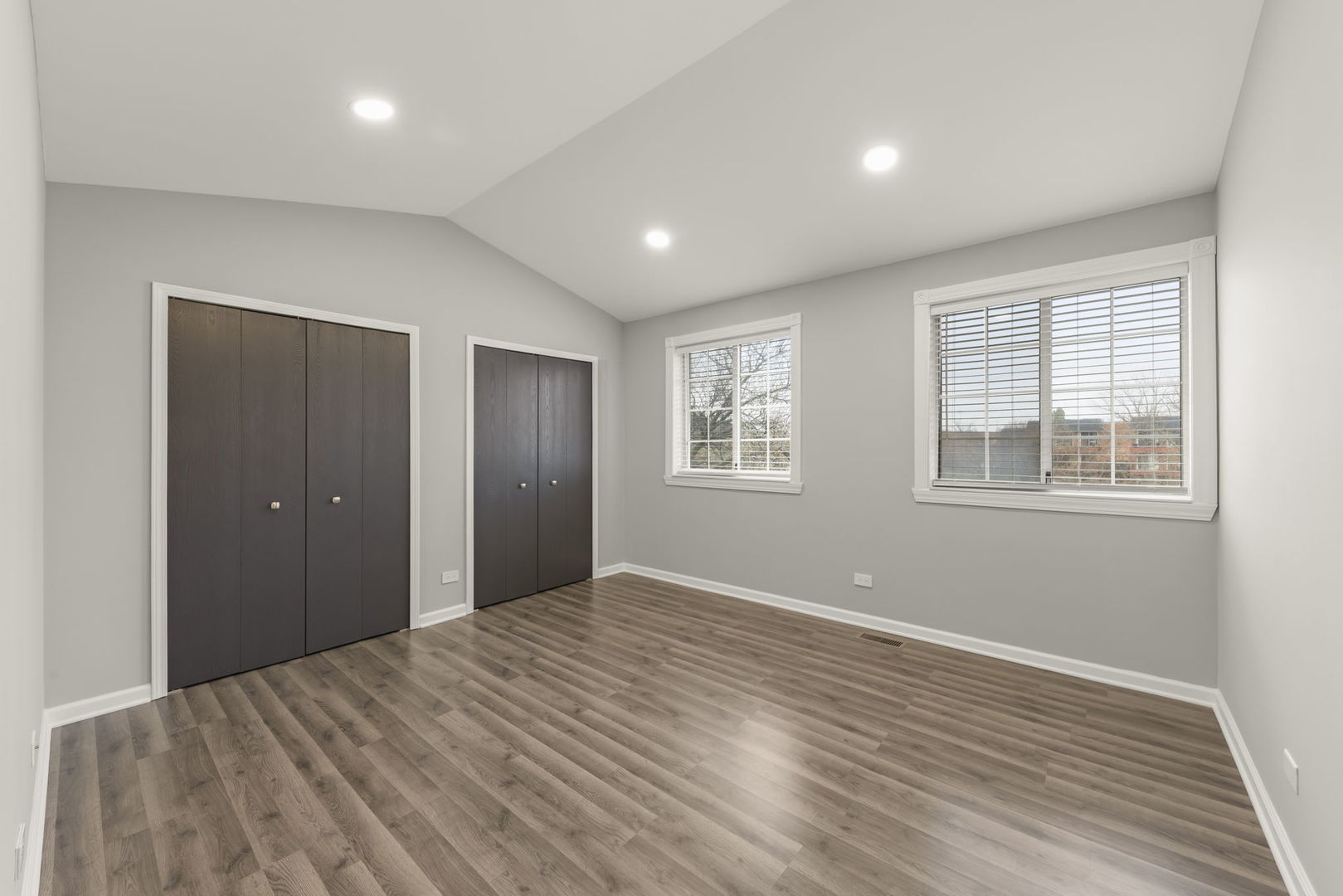 1344 South Lorraine Road, Unit E Wheaton, IL 60189 - Photo 13 of 26 a big room with wooden floor and windows