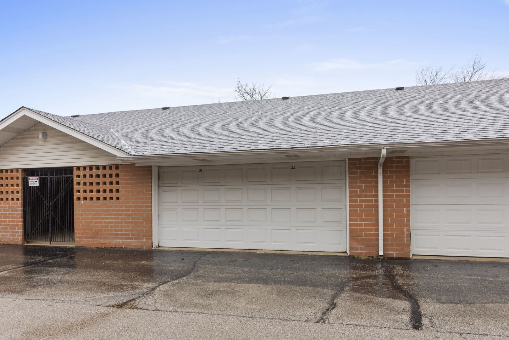 1344 South Lorraine Road, Unit E Wheaton, IL 60189 - Photo 24 of 26 a front view of a house