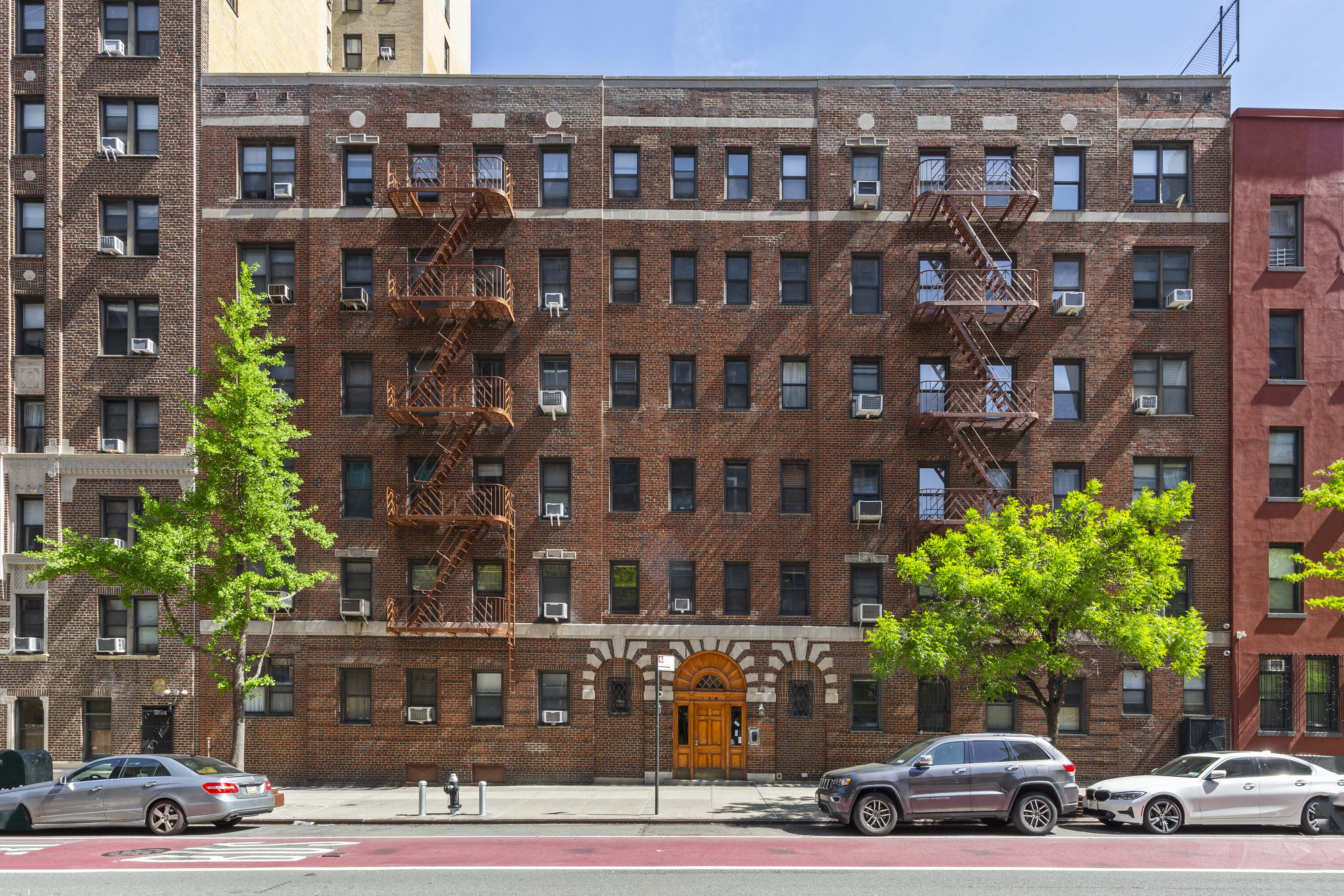 Undisclosed Address Manhattan, NY 10025 - Photo 18 of 20