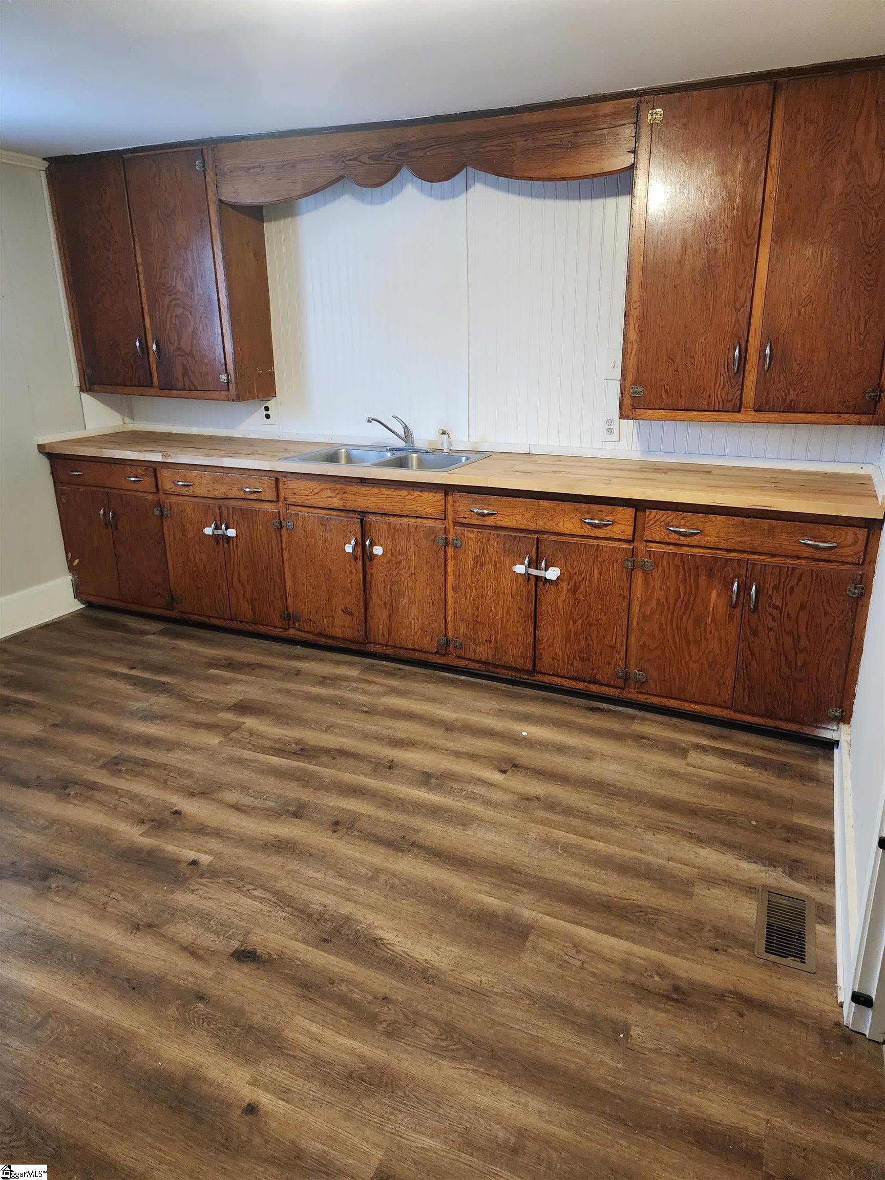 504 South Main Street Greer, SC 29650 - Photo 8 of 24 Gallery Image 8