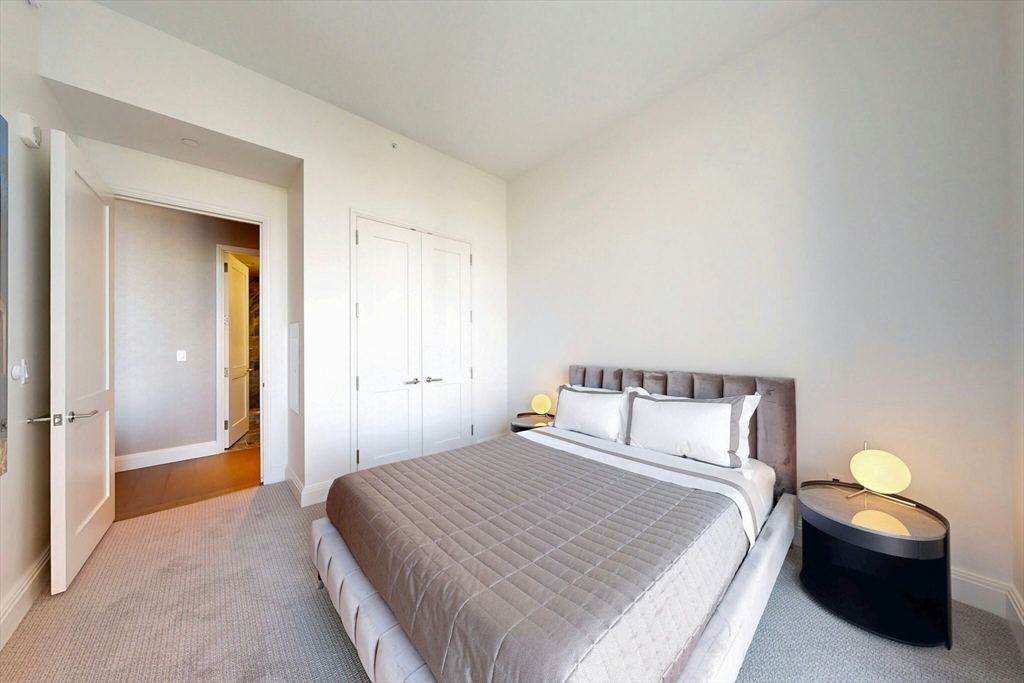 240 Devonshire Street, Unit 4210 Boston, MA 02110 - Photo 8 of 39 a bedroom with a bed and a lamp