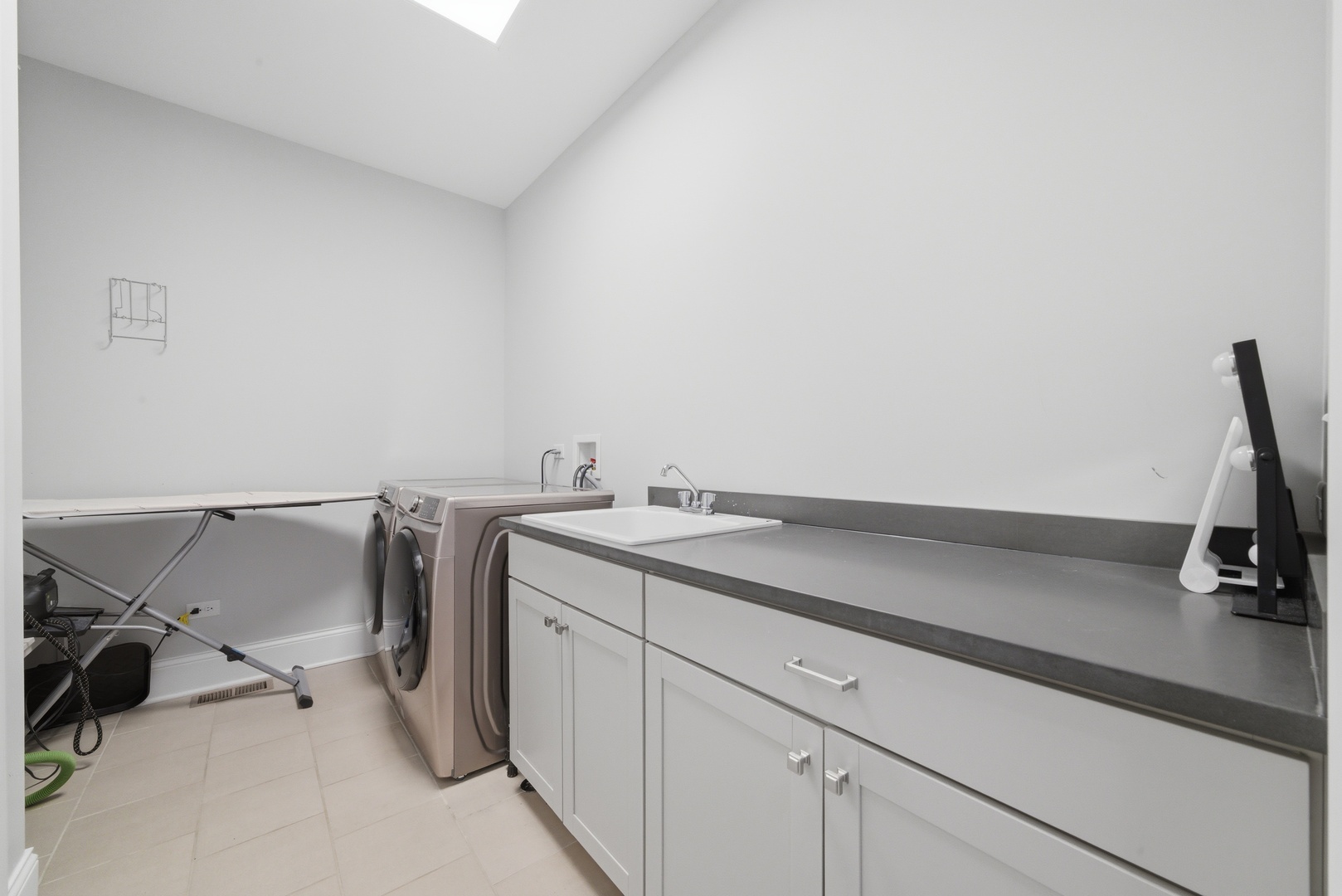 7814 Brookbank Road Willowbrook, IL 60527 - Photo 24 of 36