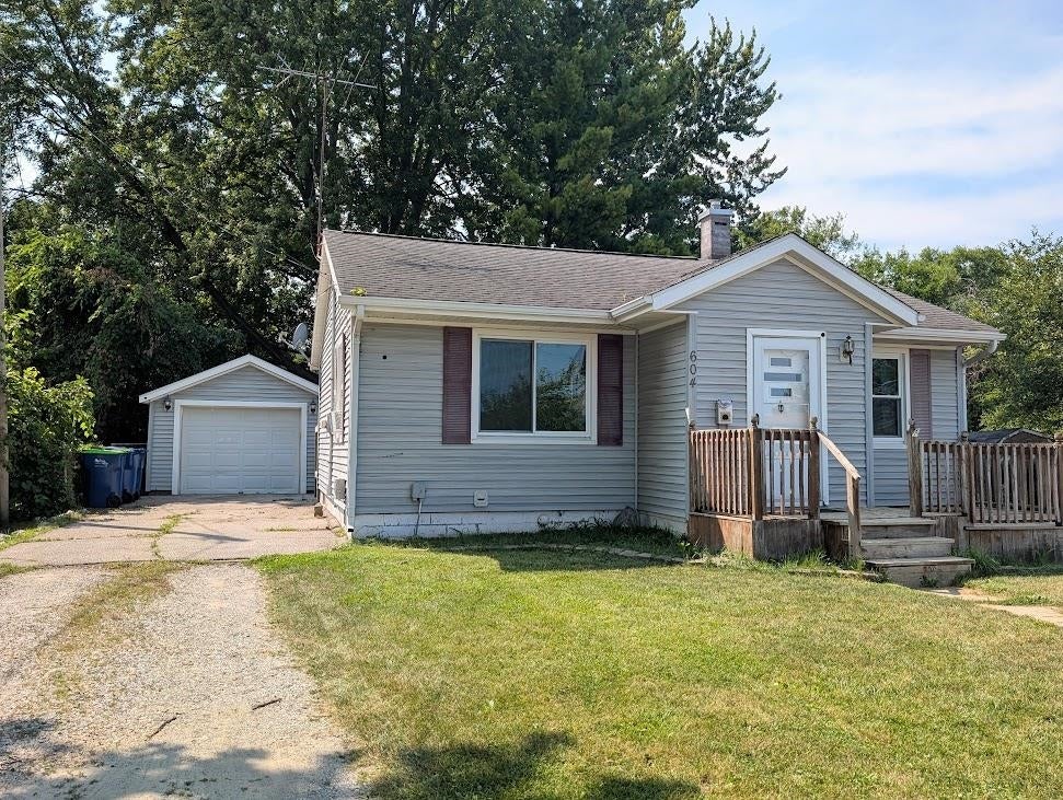 604 Jennison Street Bay City, MI 48708 - Photo 1 of 18 Gallery Image 1
