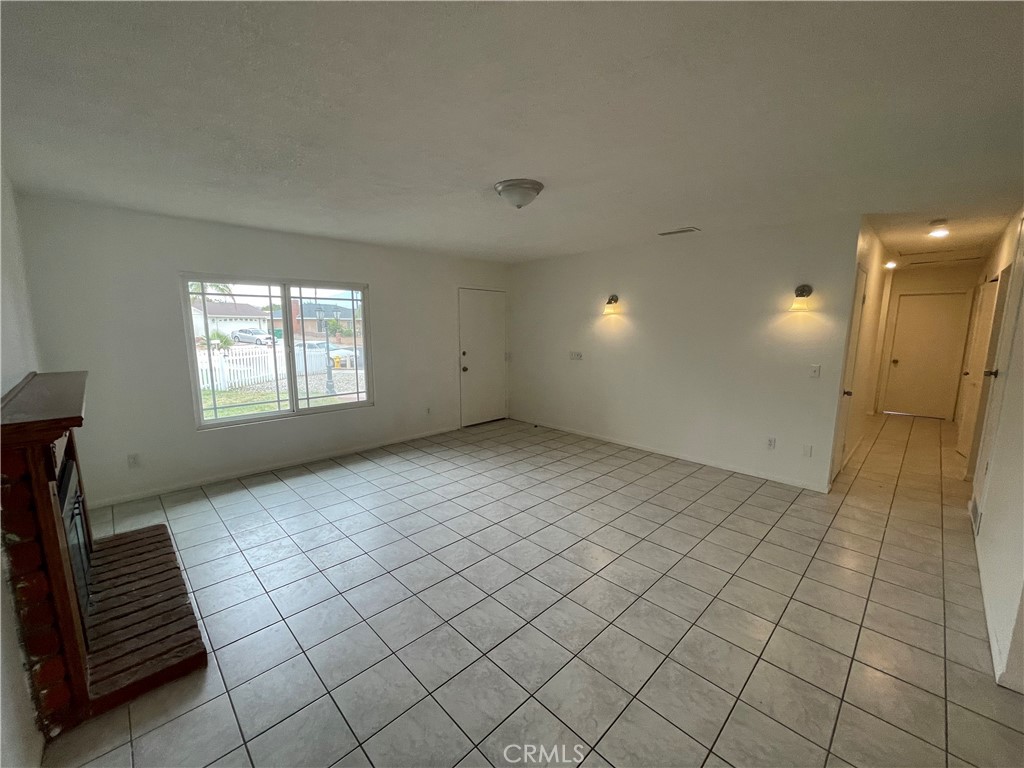 25141 Silent Creek Road Moreno Valley, CA 92553 - Photo 7 of 40 a view of an empty room and window