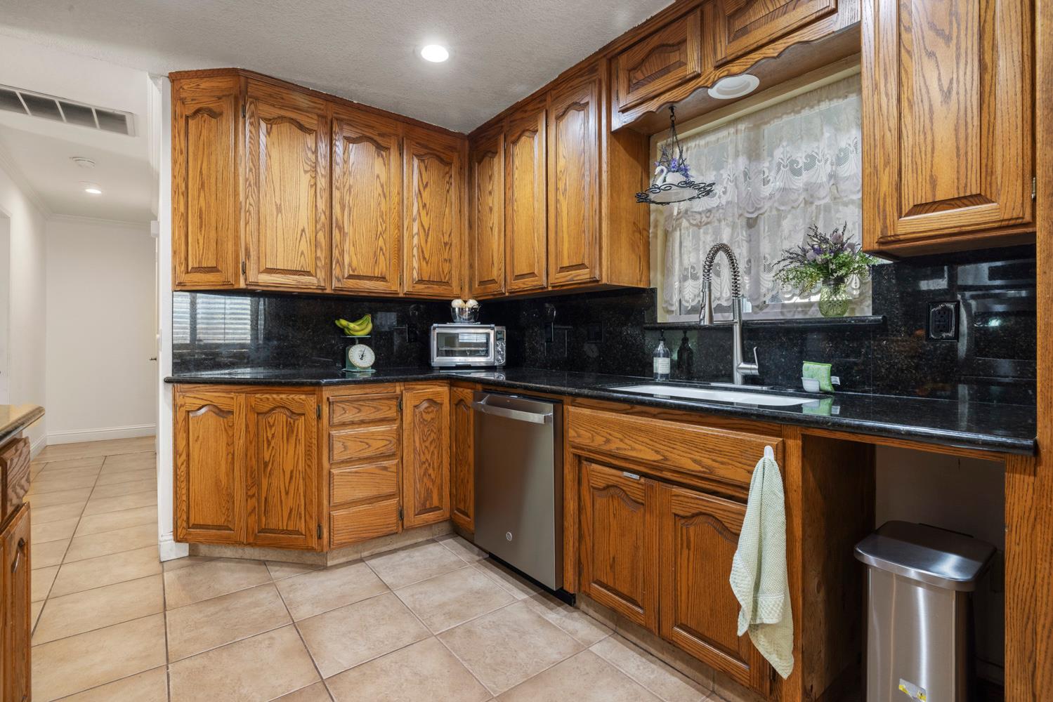 2241 Rochelle Avenue Turlock, CA 95382 - Photo 14 of 47