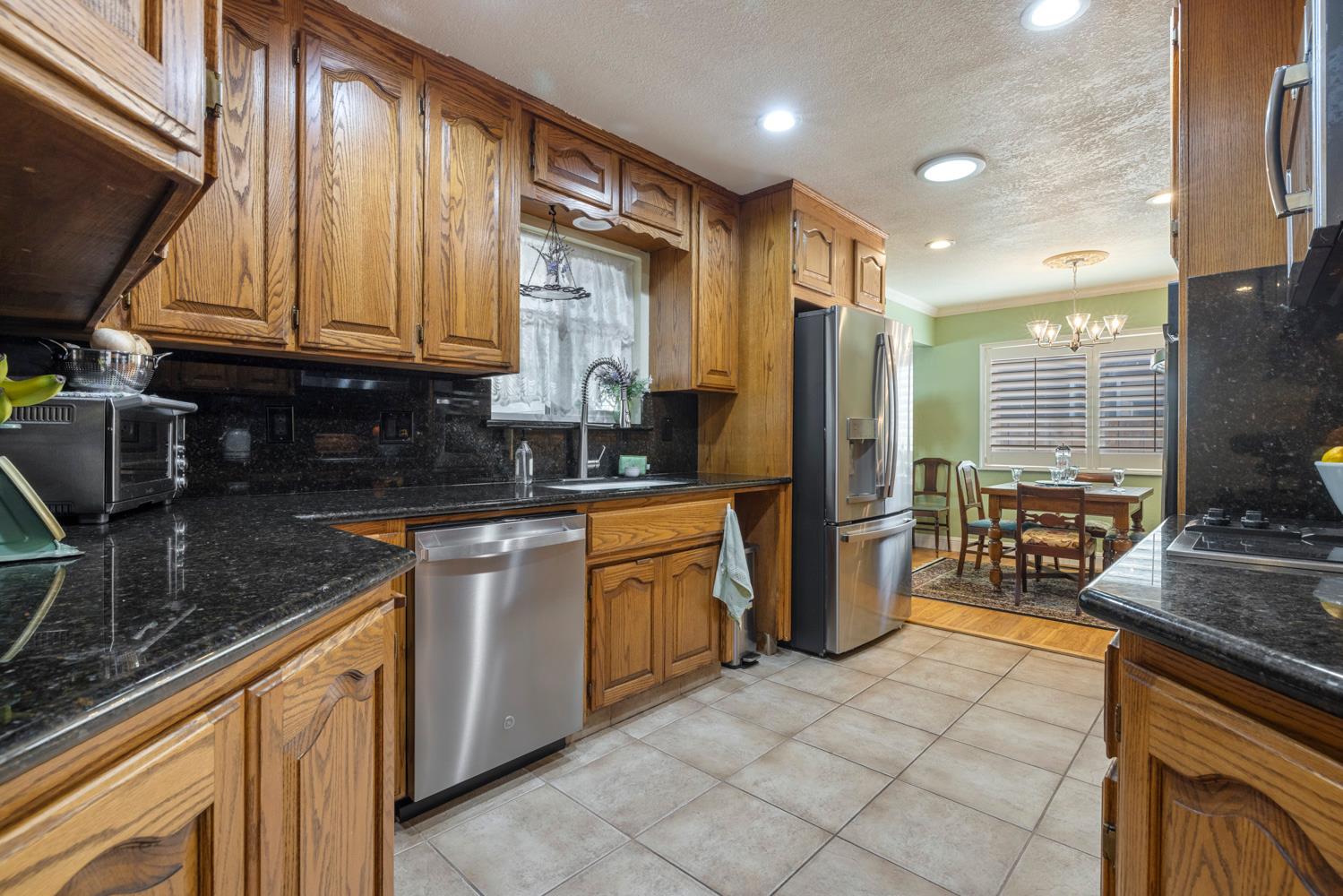 2241 Rochelle Avenue Turlock, CA 95382 - Photo 15 of 47