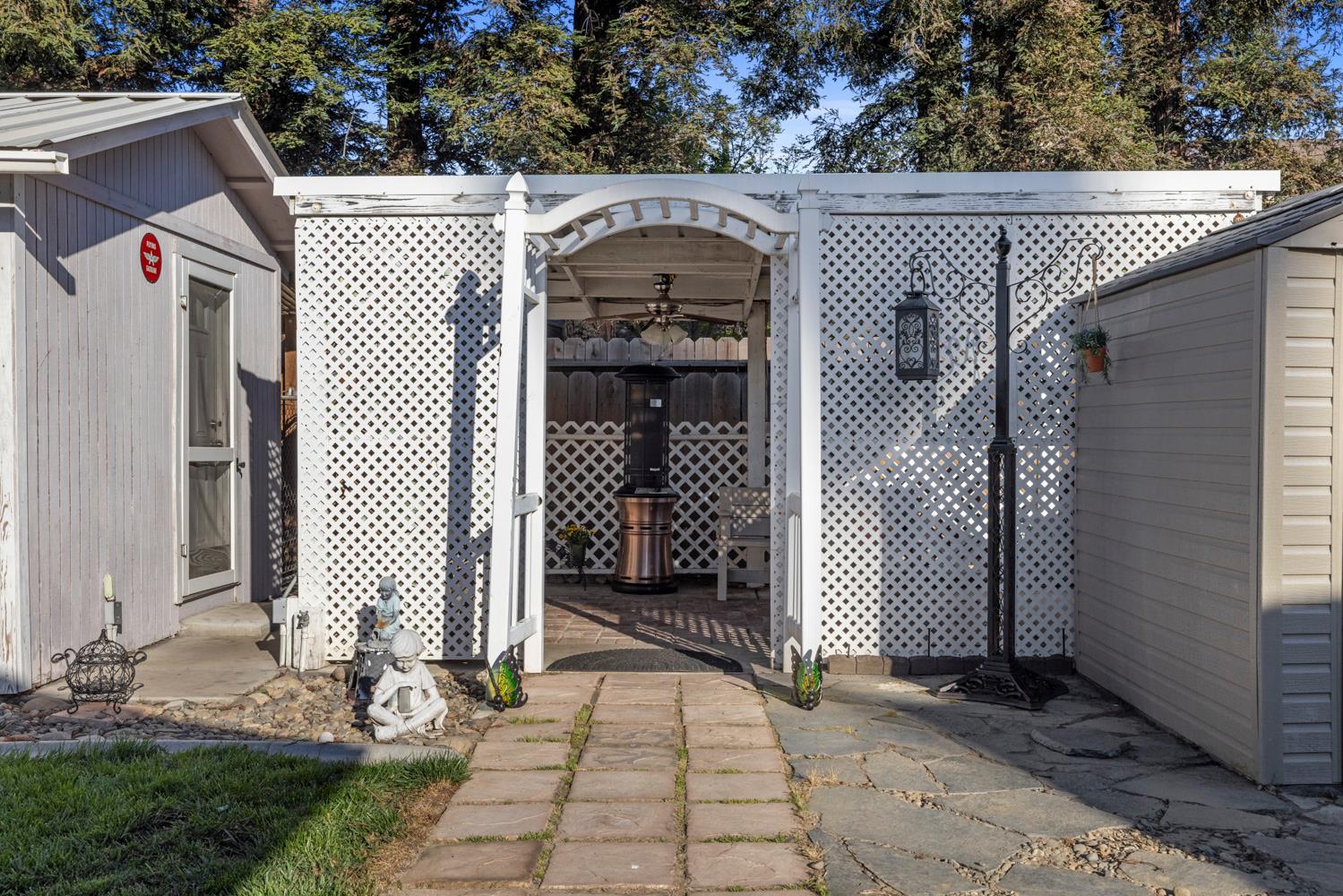 2241 Rochelle Avenue Turlock, CA 95382 - Photo 31 of 47