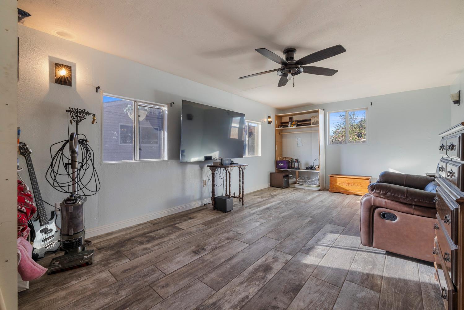 2241 Rochelle Avenue Turlock, CA 95382 - Photo 34 of 47