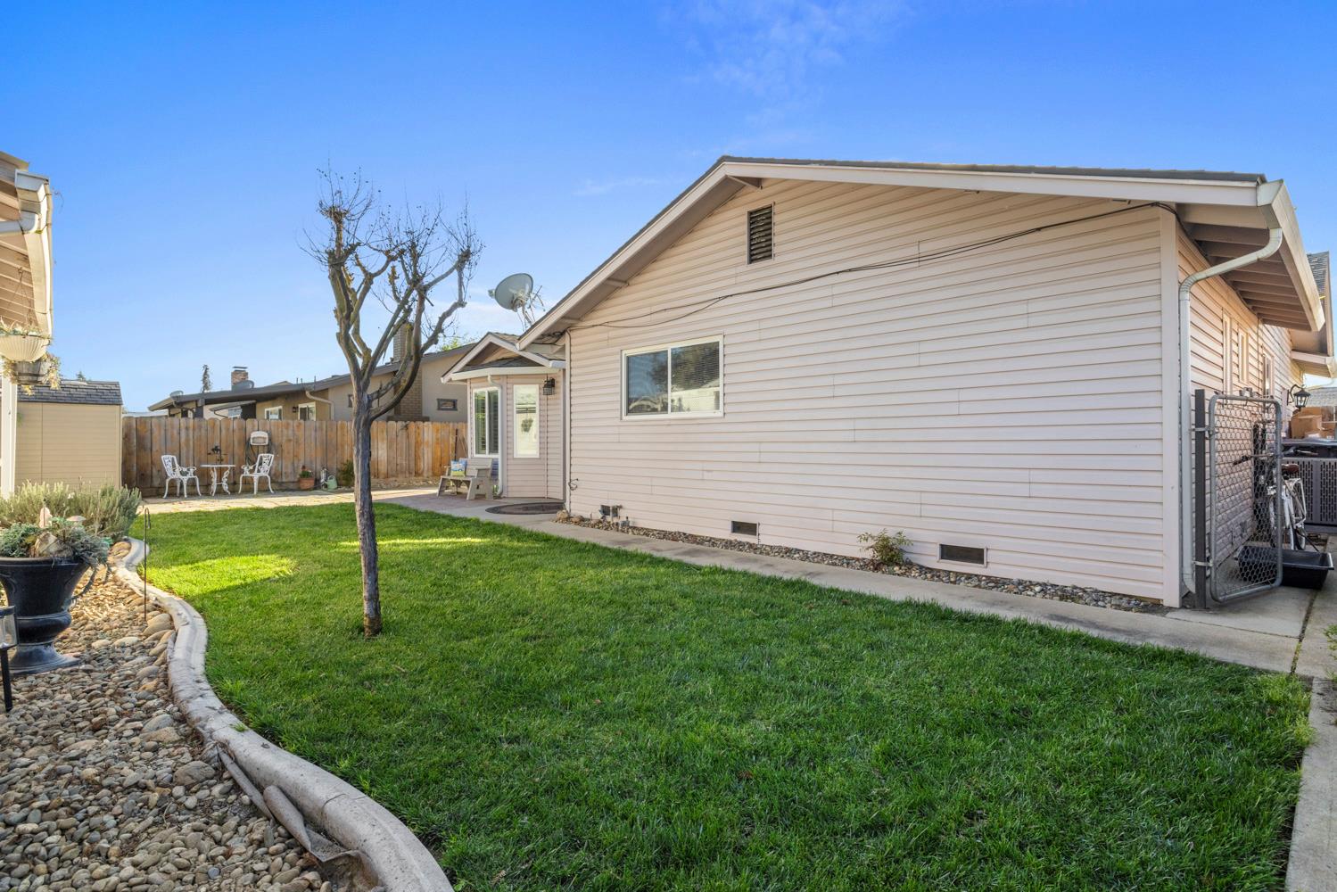 2241 Rochelle Avenue Turlock, CA 95382 - Photo 37 of 47
