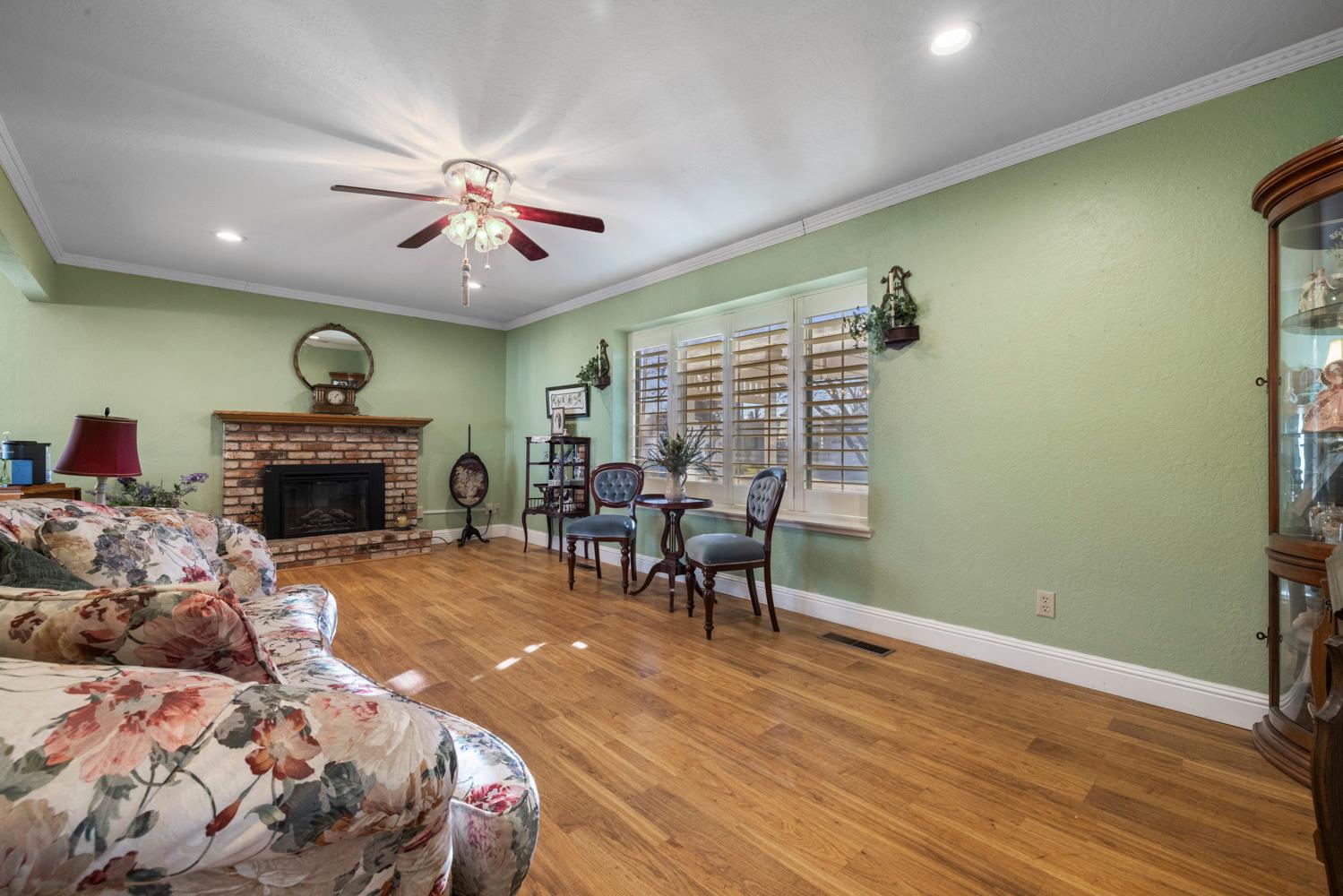 2241 Rochelle Avenue Turlock, CA 95382 - Photo 7 of 47