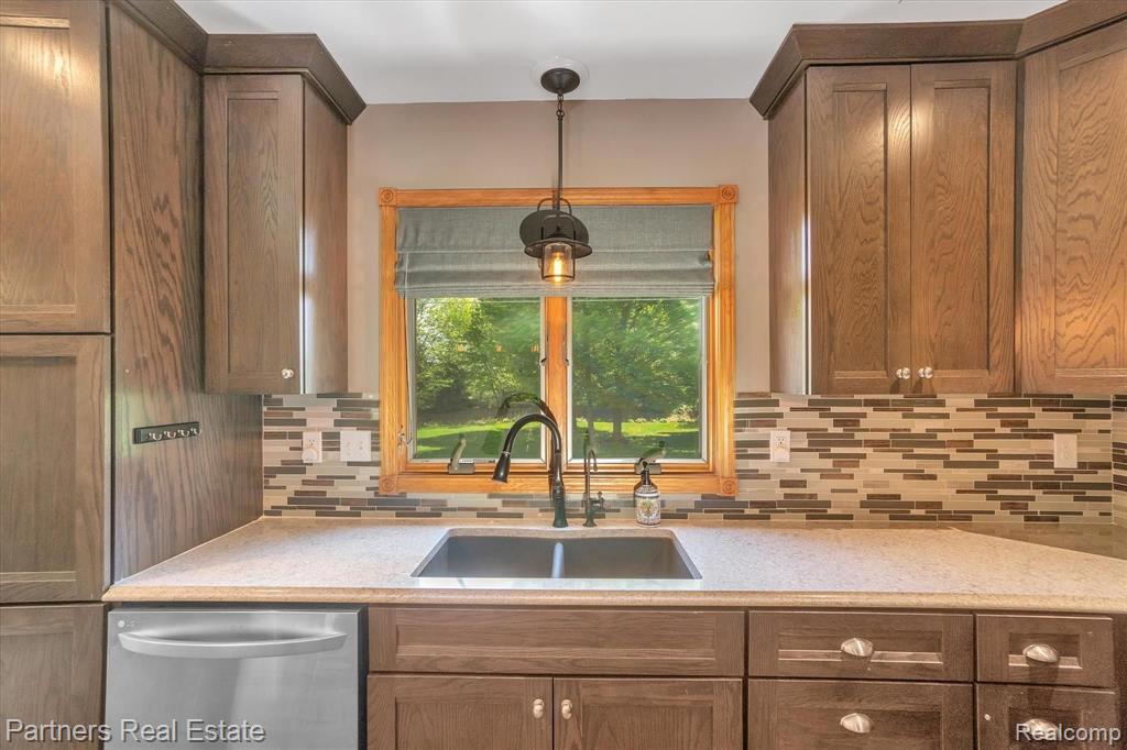 7529 Clyde Road Fenton, MI 48430 - Photo 13 of 51 Gallery Image 13