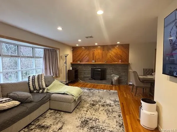 $629,000 | 5 Verplanck Avenue, Hopewell Junction, NY 12533