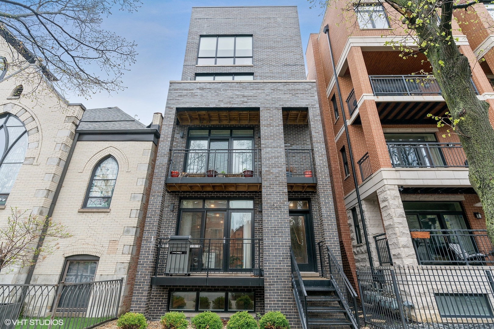 1044 West Polk Street, Unit 1 Chicago, IL 60607 - Photo 1 of 22 a front view of a multi story residential apartment building