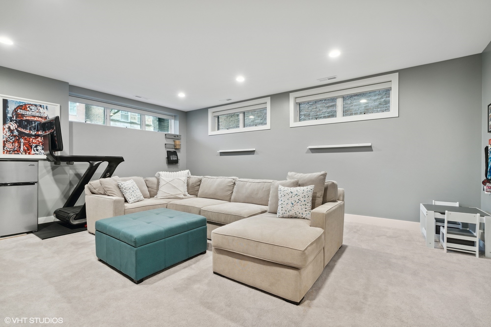 1044 West Polk Street, Unit 1 Chicago, IL 60607 - Photo 18 of 22 a living room with furniture and a wall painting