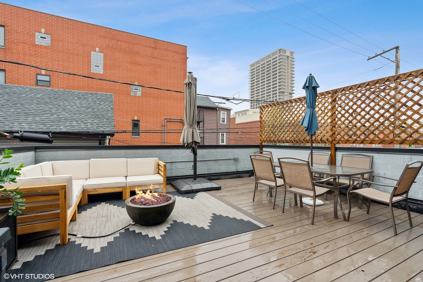 1044 West Polk Street, Unit 1 Chicago, IL 60607 - Photo 2 of 22 a view of outdoor space and patio