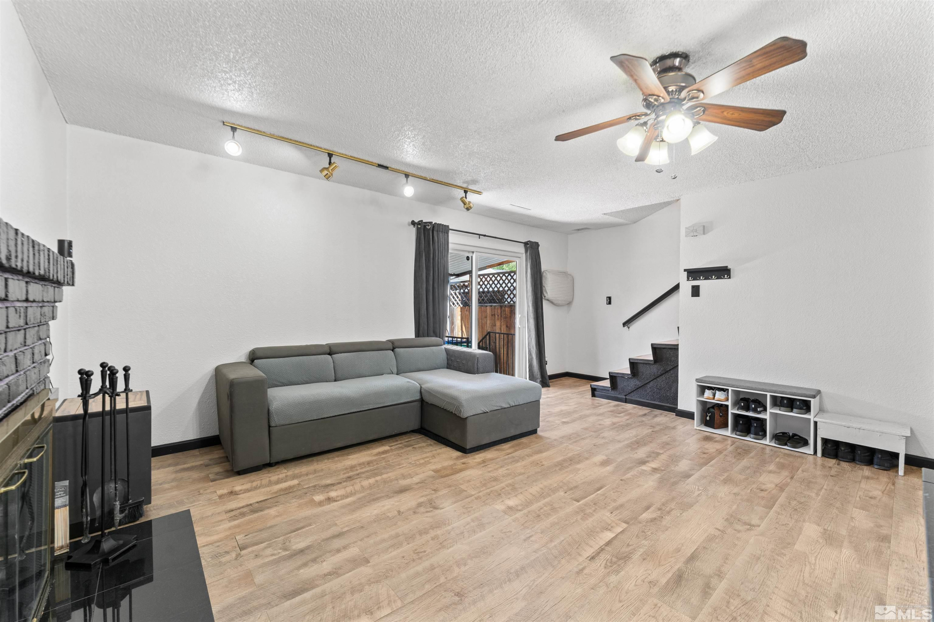 124 Smithridge Park Reno, NV 89502 - Photo 4 of 35 Photo 4