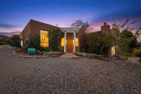 $695,000 | 17 Calle Belicia, Santa Fe, NM 87508