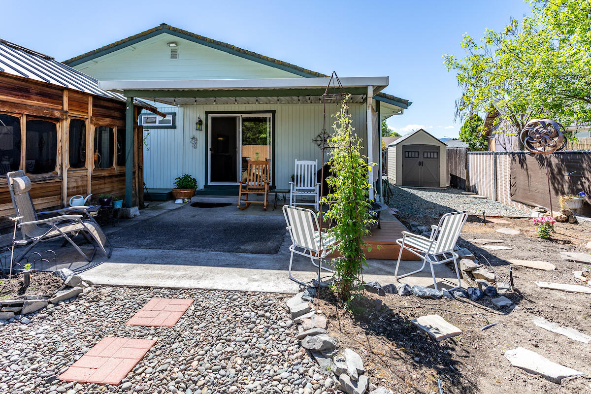 1650 Timothy Street Central Point, OR 97502 - Photo 23 of 32 25