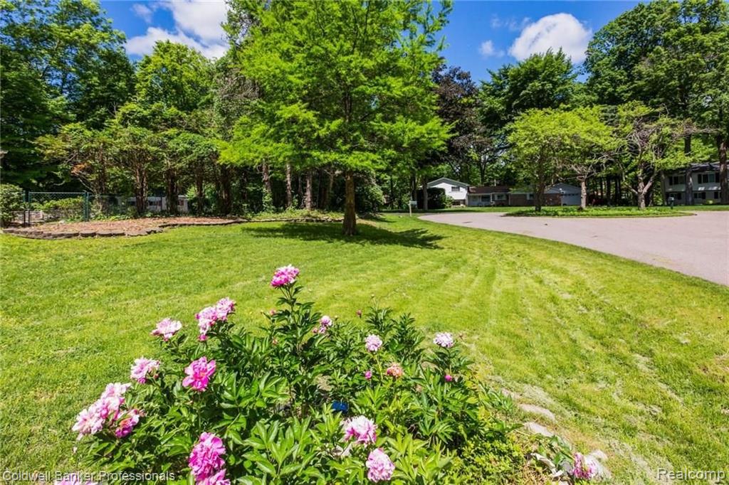 29075 Summerwood Road Farmington, MI 48334 - Photo 39 of 41