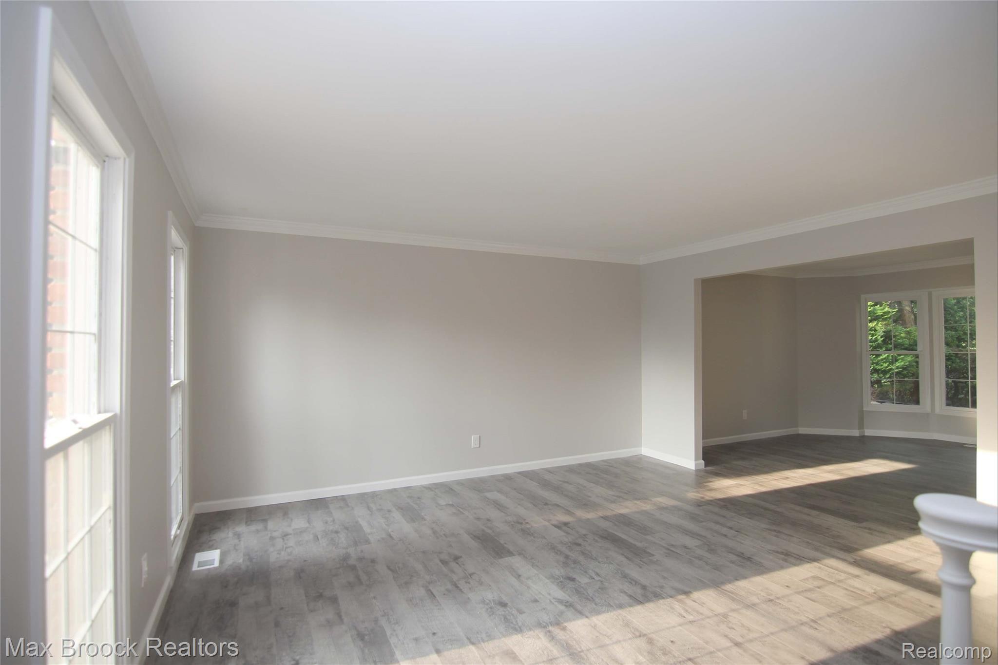 37206 Chesapeake Road Farmington, MI 48335 - Photo 7 of 31 Living Room