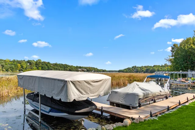 $899,700 | W5712 North Drive, La Grange, WI 53121