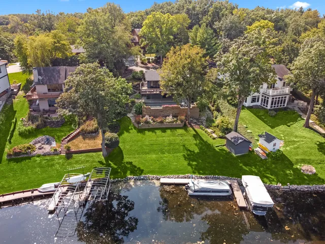 $899,700 | W5712 North Drive, La Grange, WI 53121