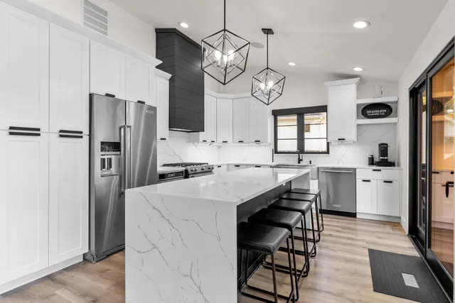 $899,700 | W5712 North Drive, La Grange, WI 53121