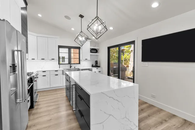 $899,700 | W5712 North Drive, La Grange, WI 53121