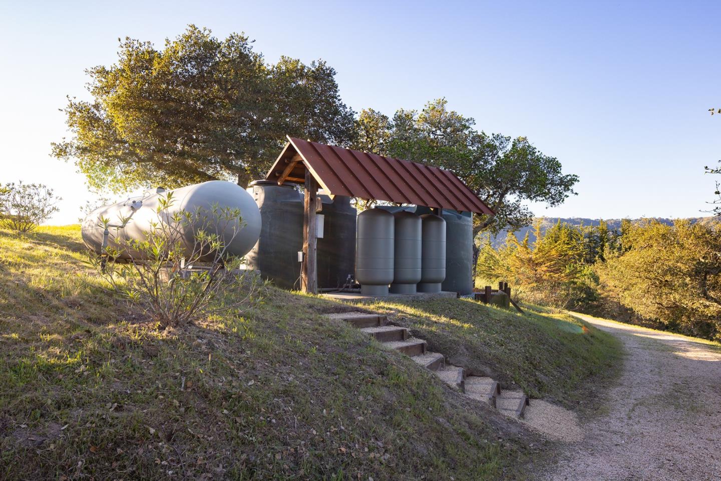 28000 Underwood Road Salinas, CA 93908 - Photo 35 of 41 a backyard of a house with lots of green space