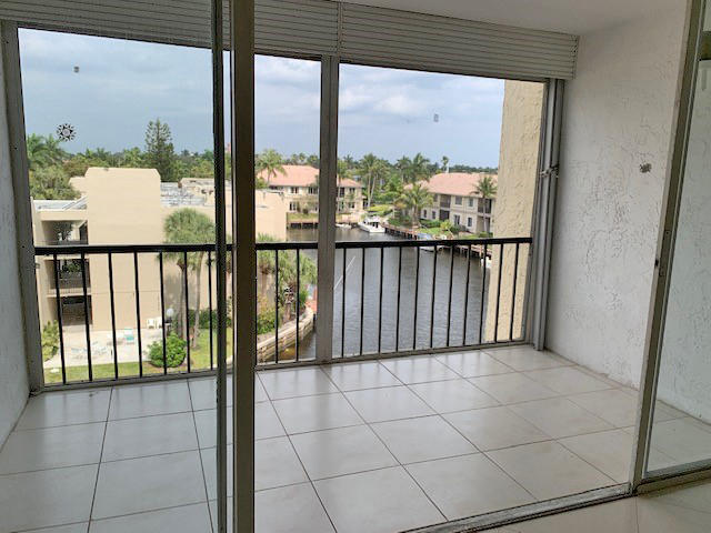 3a - Living Balcony