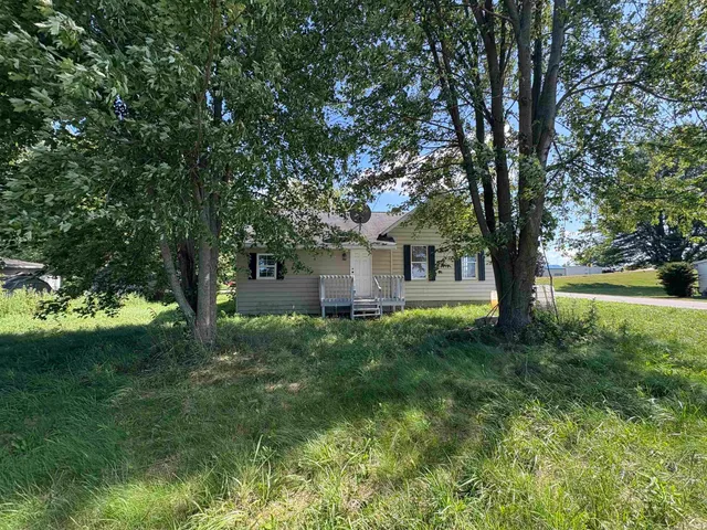 $129,000 | 1158 East Summitt Street, Wawaka, IN 46794