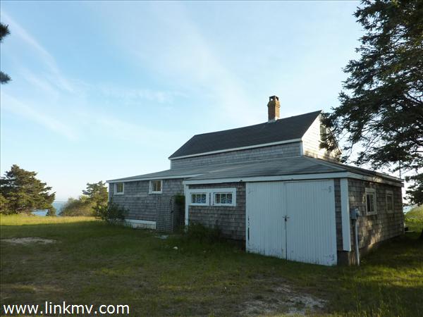 16 Old Pocha Road Edgartown, MA 02539 - Photo 3 of 8 http://d1qzqeyxiitrap.cloudfront.net/photos/21460/600/7099ae0c.jpg