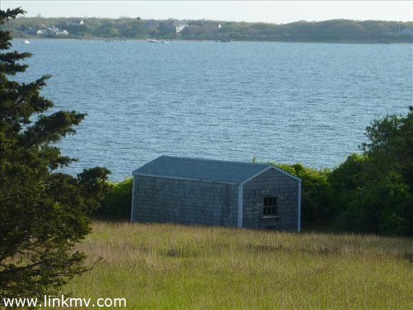 16 Old Pocha Road Edgartown, MA 02539 - Photo 5 of 8 http://d1qzqeyxiitrap.cloudfront.net/photos/21460/600/da1f8a8f.jpg