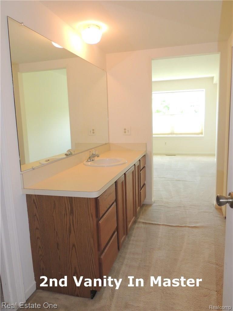 1675 Huntington Park, Unit 2 Rochester, MI 48309 - Photo 13 of 18 DSCN5651.JPG--2nd Vanity In Master
