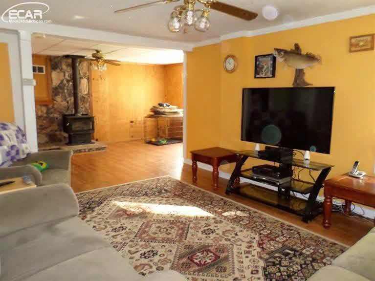 10594 Peet Road Chesaning, MI 48616 - Photo 2 of 21 21288657-1.JPG