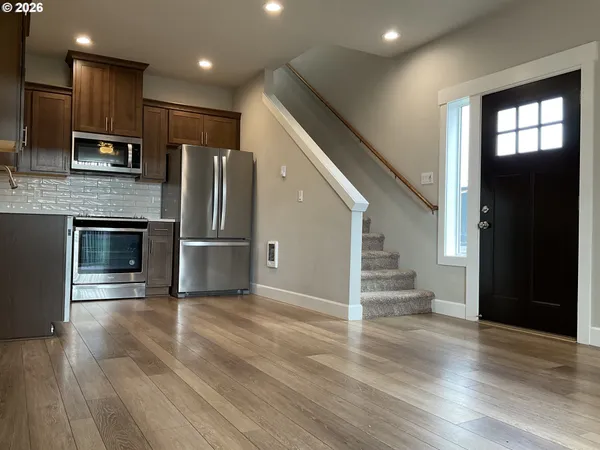 $669,900 | 690 East 1st Avenue, Estacada, OR 97023