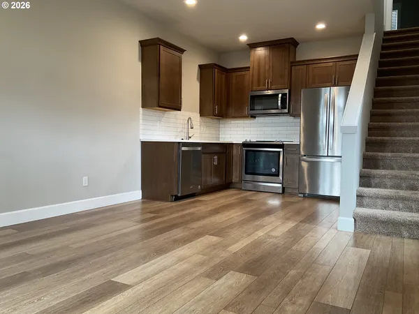 $669,900 | 690 East 1st Avenue, Estacada, OR 97023