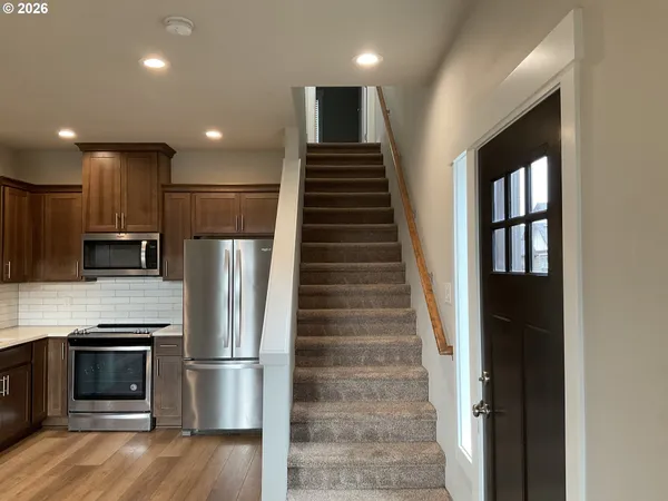 $669,900 | 690 East 1st Avenue, Estacada, OR 97023