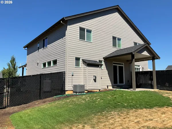 $669,900 | 690 East 1st Avenue, Estacada, OR 97023