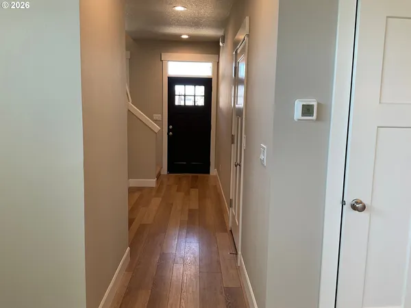 $669,900 | 690 East 1st Avenue, Estacada, OR 97023