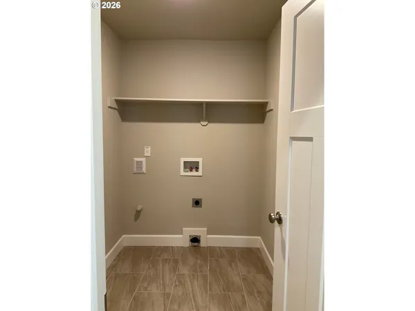 $669,900 | 690 East 1st Avenue, Estacada, OR 97023