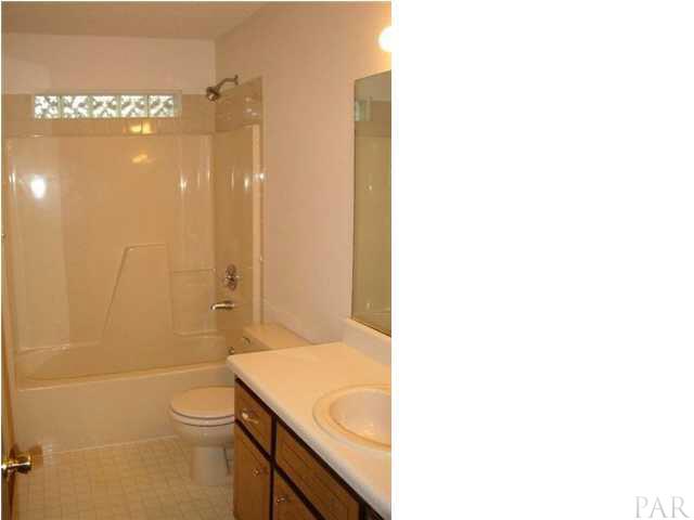 1505 Silver Ridge Drive Cantonment, FL 32533 - Photo 14 of 24 Hall Bath